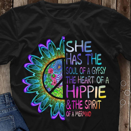 Ella tiene alma de gitana y corazón de hippie.