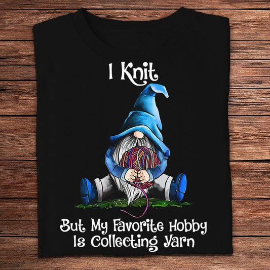 Tejo, pero mi pasatiempo favorito es coleccionar hilos y tejer camisetas de gnomos.