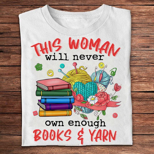 Esta mujer nunca tendrá suficientes libros ni hilo para tejer camisetas