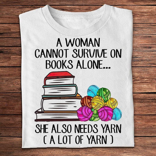 Una mujer no puede sobrevivir sólo de libros, también necesita hilo para tejer camisetas