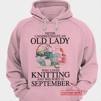 Nunca subestimes a una anciana que ama tejer camisetas personalizadas