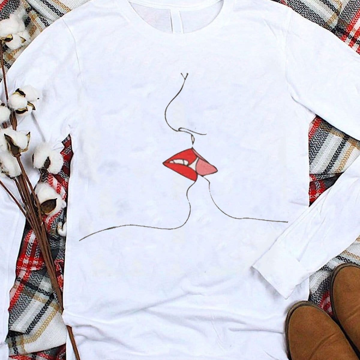 Camisetas LGBT con arte lineal de besos lésbicos