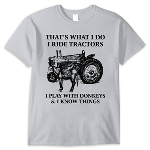 Eso es lo que hago. Conduzco tractores. Juego con burros y sé cosas. Camisetas