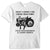 Eso es lo que hago. Conduzco tractores. Juego con burros y sé cosas. Camisetas