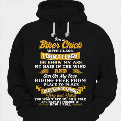 Soy una chica motociclista con clase. No muestro camisetas de motociclistas.