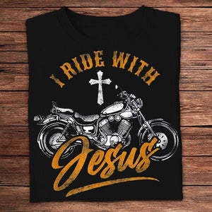 Camisetas de motos con el mensaje "Yo ando con Jesús"