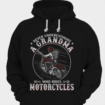 Nunca subestimes a una abuela que conduce motocicletas Camisetas