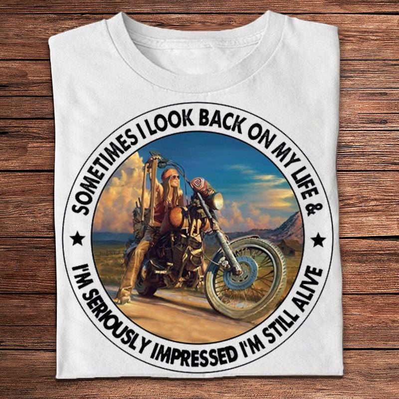 A veces miro hacia atrás en mi vida. En serio, todavía estoy vivo. Camisetas de motociclista
