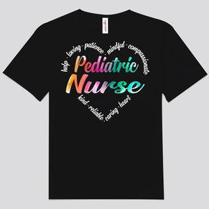 Camisetas de enfermera pediátrica con corazón