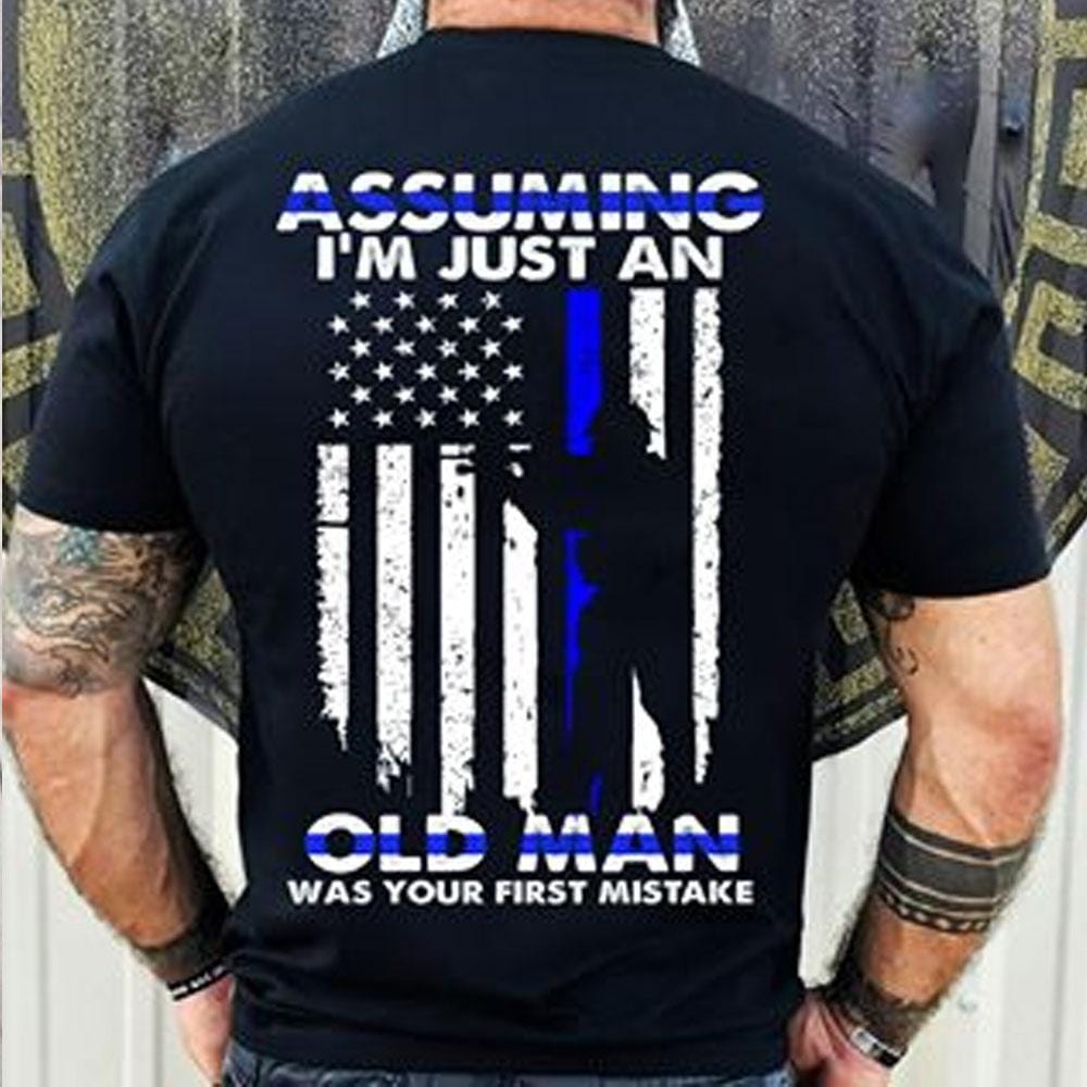 Suponer que soy solo un anciano fue tu primer error Camisetas de policía