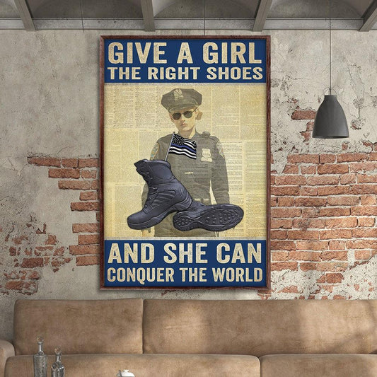 Dale a una chica los zapatos adecuados, ella puede conquistar el mundo Póster de la policía, lienzo