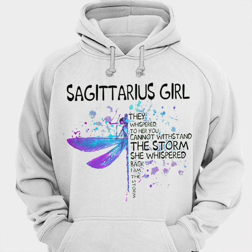 Ella susurró de vuelta: Soy la tormenta Camisetas de Sagitario