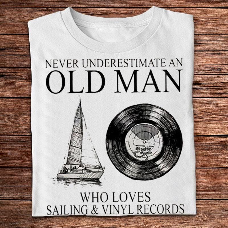 Nunca subestimes a un anciano que ama navegar y los discos de vinilo