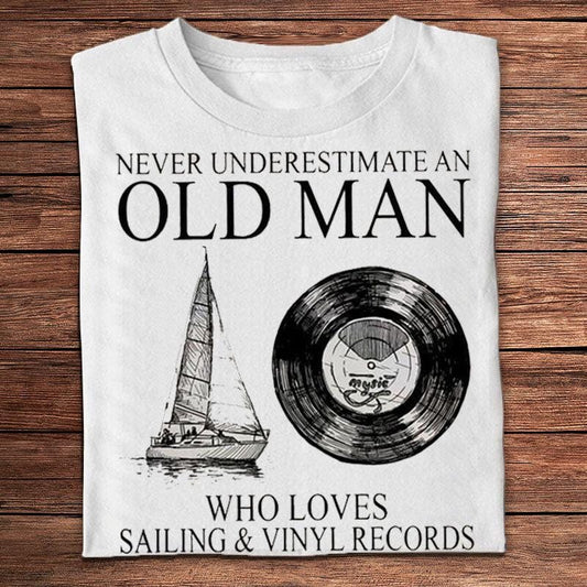 Nunca subestimes a un anciano que ama navegar y los discos de vinilo