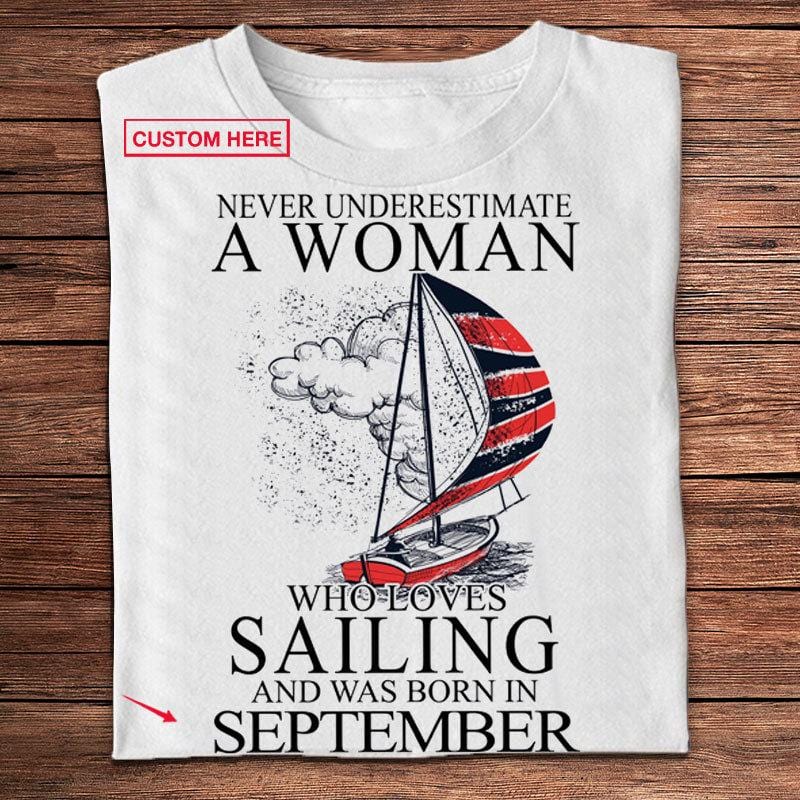 Nunca subestimes a una mujer que ama navegar Camisetas personalizadas