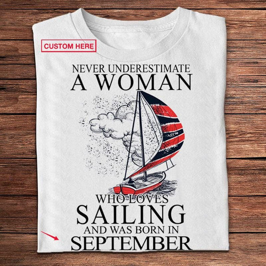 Nunca subestimes a una mujer que ama navegar Camisetas personalizadas