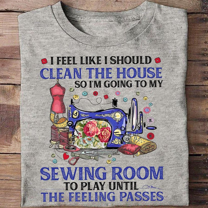 Siento que debería limpiar la casa así que voy a la sala de costura de camisas