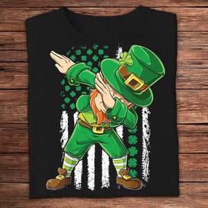 Camisetas del Día de San Patricio con duendes tocando