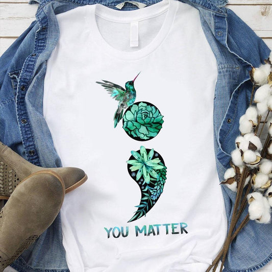 Camiseta con el símbolo "Tú importas", punto y coma y pájaro, para concienciar sobre el suicidio