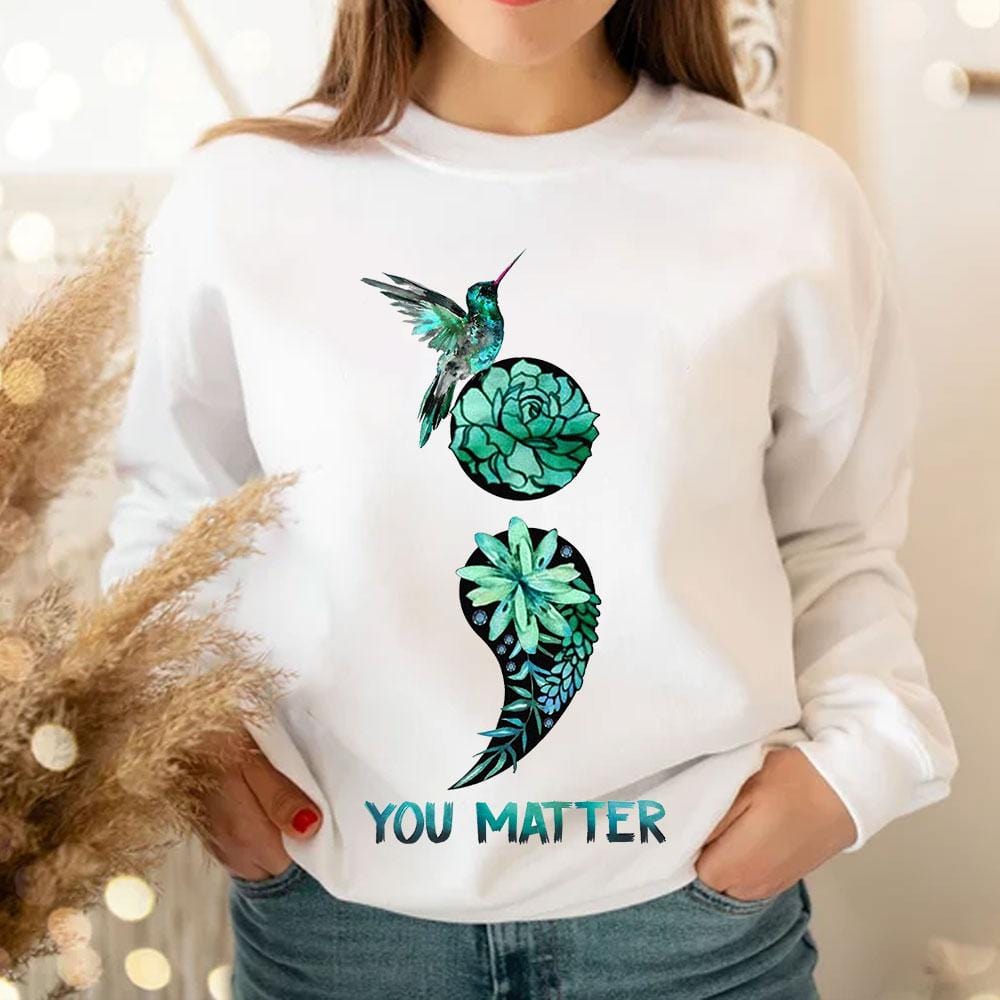 Camiseta con el símbolo "Tú importas", punto y coma y pájaro, para concienciar sobre el suicidio