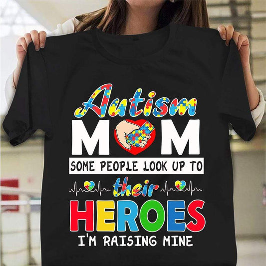 Camiseta de mamá autista, algunas personas admiran a sus héroes, pieza de rompecabezas en forma de mano y corazón