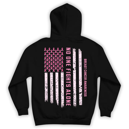 Camiseta de apoyo para la concientización sobre el cáncer de mama, cinta con la bandera estadounidense que dice "Nadie lucha solo"