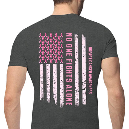 Camiseta de apoyo para la concientización sobre el cáncer de mama, cinta con la bandera estadounidense que dice "Nadie lucha solo"
