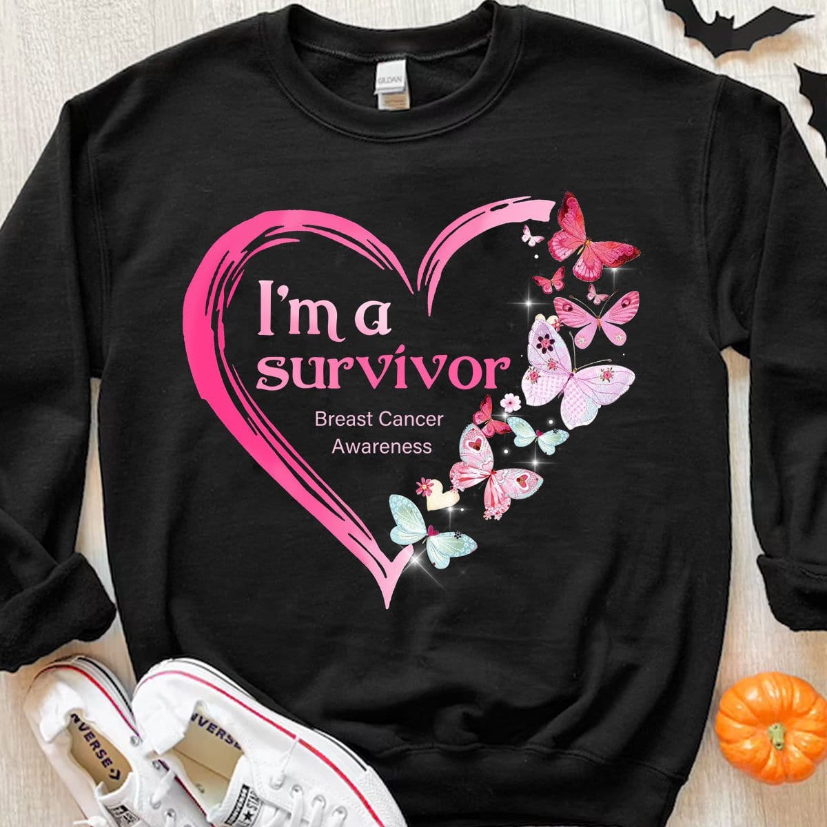 Camisetas de cáncer de mama con corazón rosa y mariposa "Soy una sobreviviente"