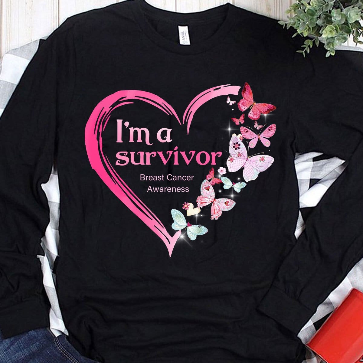 Camisetas de cáncer de mama con corazón rosa y mariposa "Soy una sobreviviente"