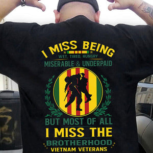 Camisetas de veteranos de Vietnam con el lema "Extraño a la Hermandad"