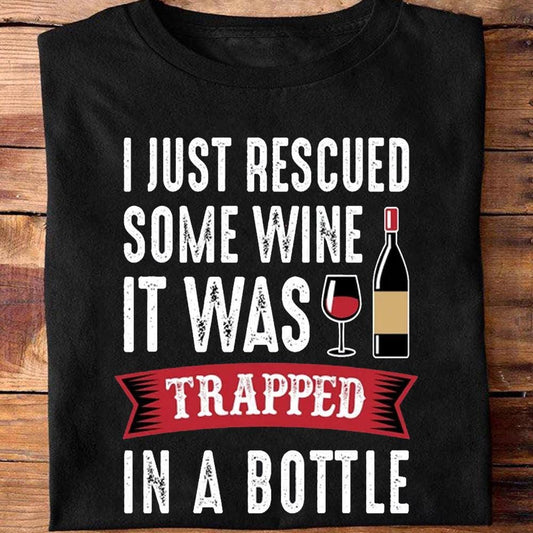 Acabo de rescatar un poco de vino. Estaba atrapado en una botella. Camisetas