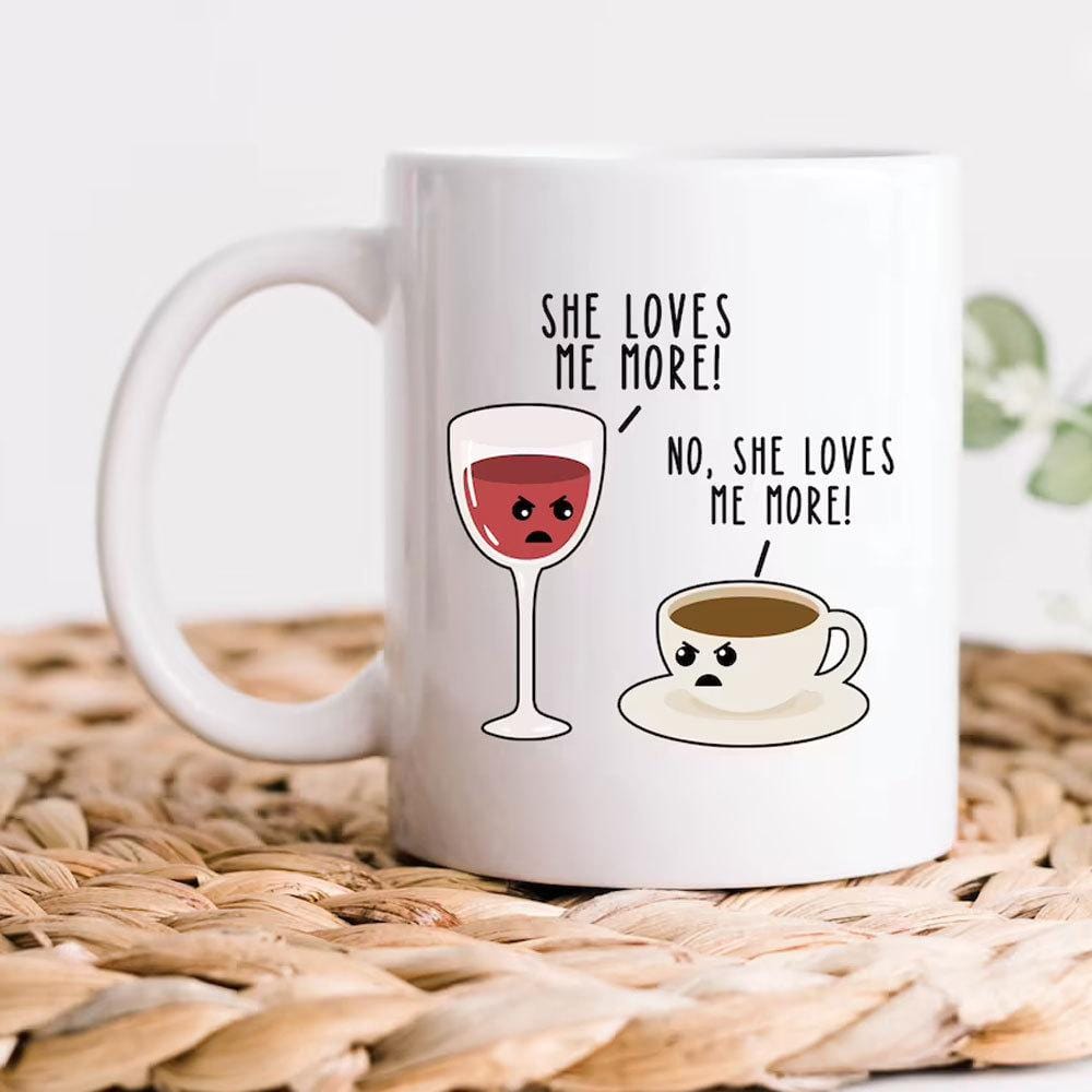 Ella me ama más taza de vino