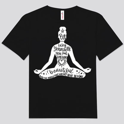 Al ser tú mismo pones algo hermoso Camiseta de yoga