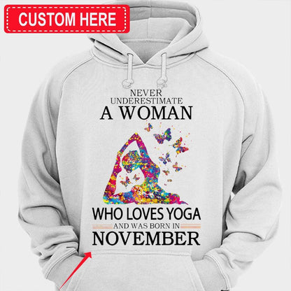 Nunca subestimes a una mujer que ama el yoga Camisetas personalizadas
